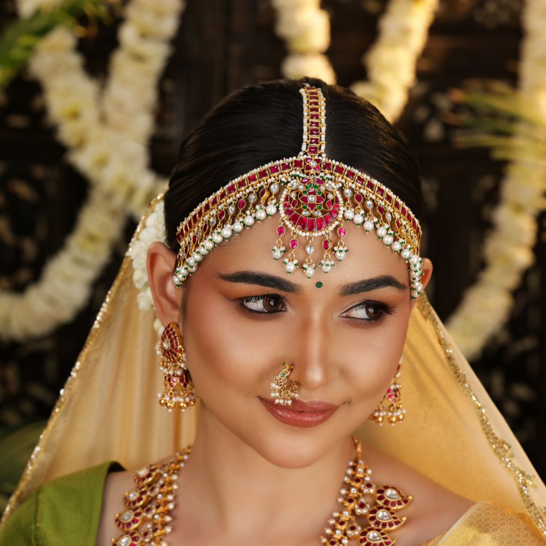 92.5 Silver Kundan Matha Patti Maangtikka by Tavya Jewellery - close-up detail