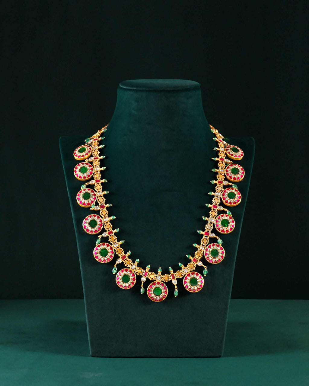 Silver Kundan Pattern Bottu Necklace with Green BeadsSilver Kundan Pattern Bottu Necklace