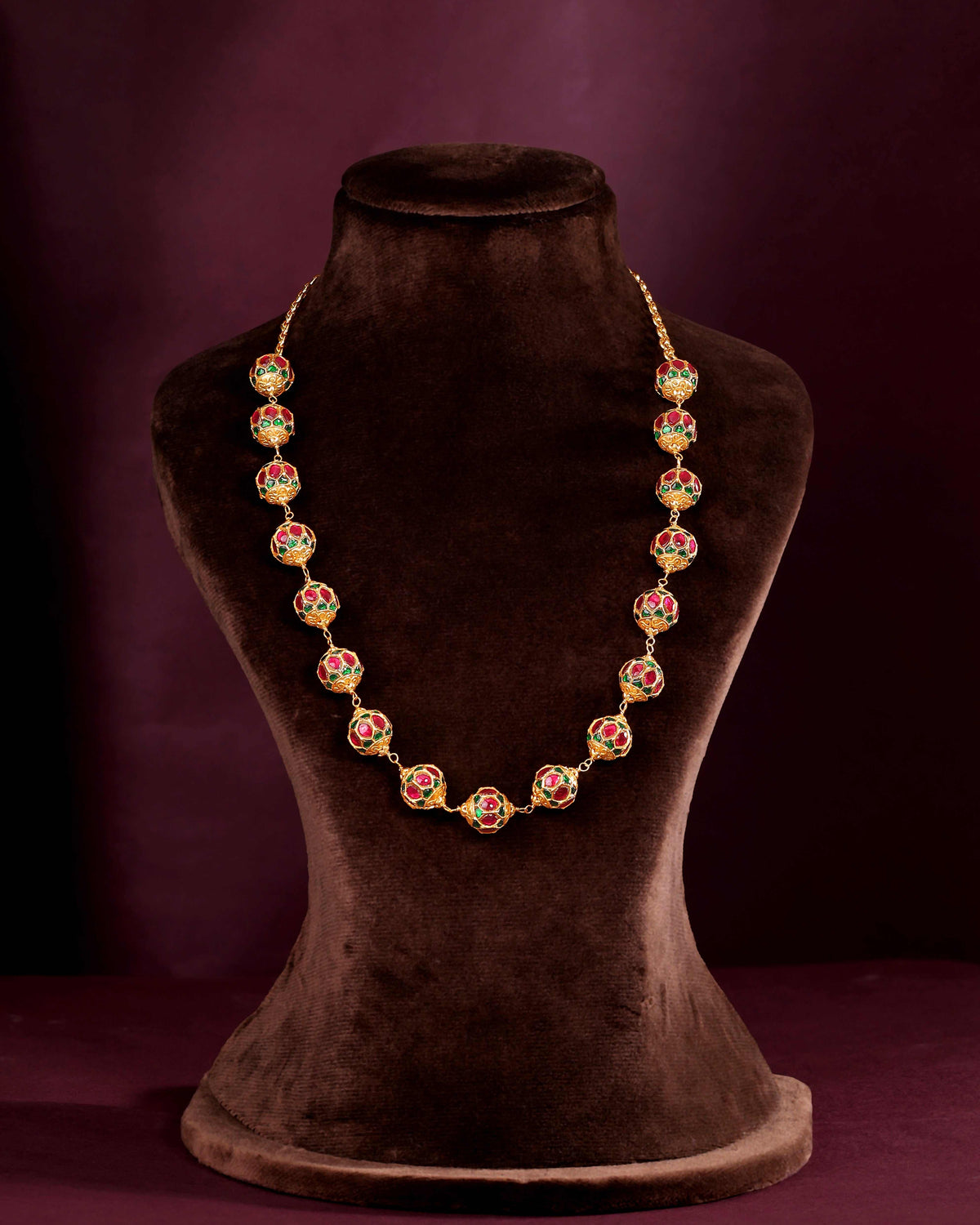 Gold-Tone Silver Kundan Pattern Bead Necklace by Tavya Jewellery - close-up detail